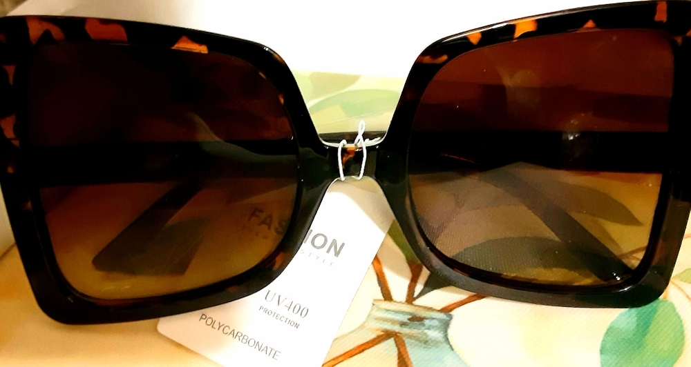 Funky Tortoise Frame Sunglasses